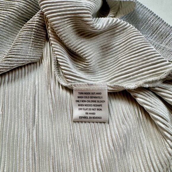 Bar III Metallic Ribbed Textured Top Silver Women’s Medium Scoop Neck Shimmer - Picture 7 of 16